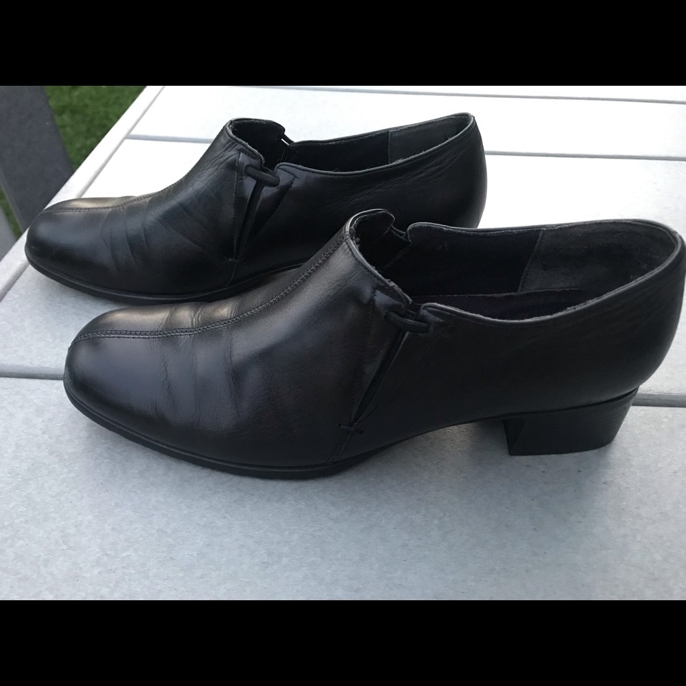 Munro American size 8
